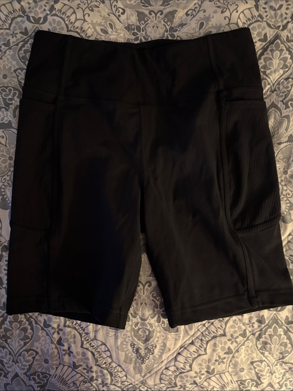 Mondetta Black High-Waist Athletic Bike Shorts with Side Pockets